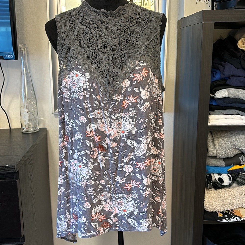 Torrid top - Picture 1 of 8